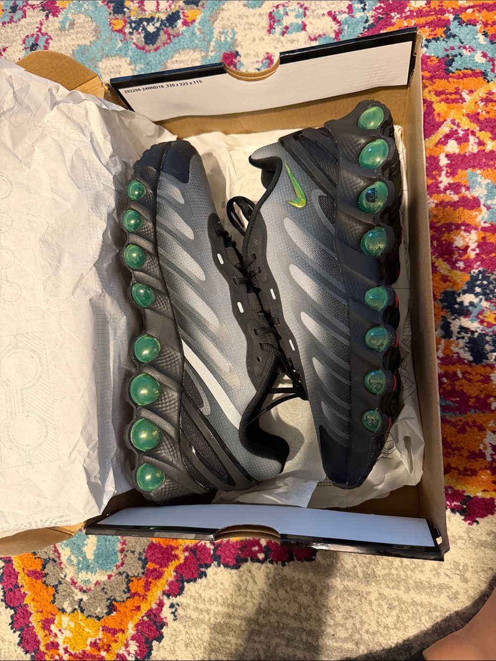 Nike Men's air Max
Grey and Black Sneakers with Green Accents